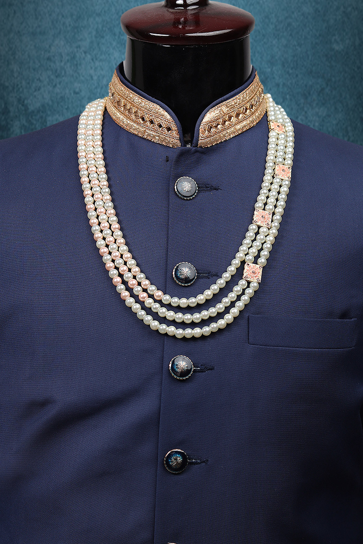 White Pearl Mala With Minimal Interlayered Locket Detailing