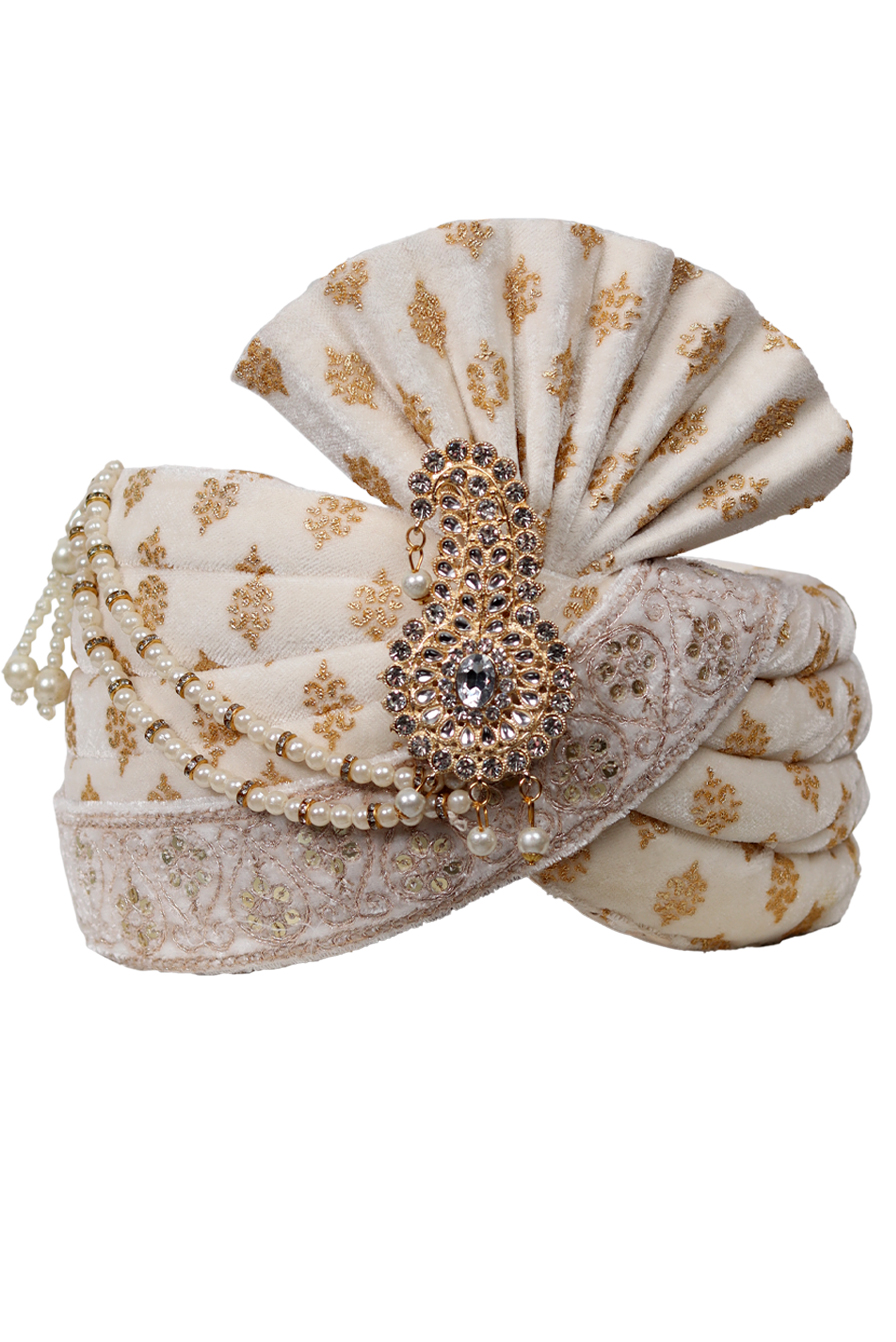 Golden Textured White Turban With White and Golden Bead Chain And Golden Front Locket