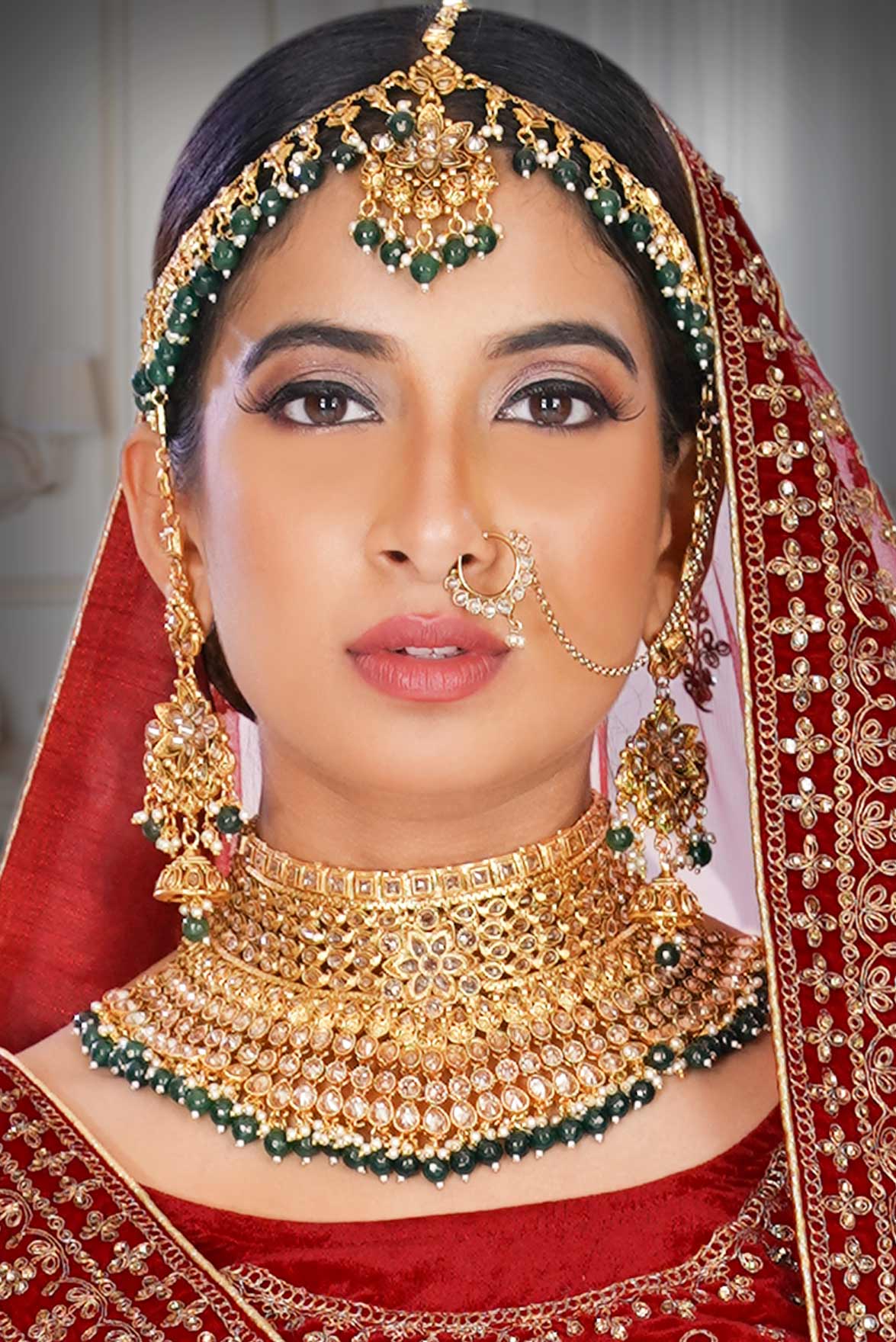 Golden met nose ring