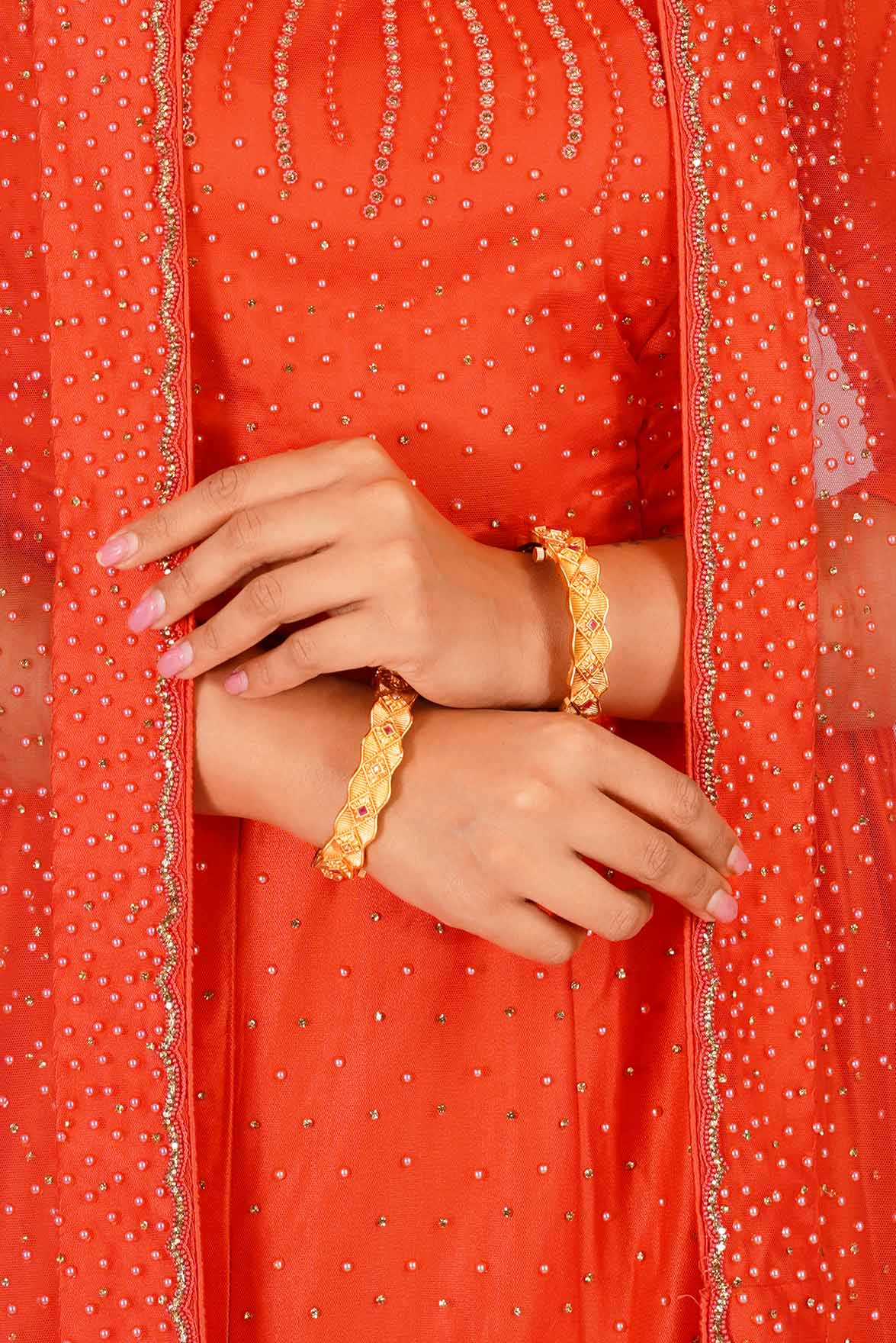 Met gold polish bangles